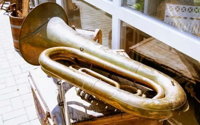 Do dents affect trombone or tuba sound?